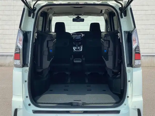 日産 セレナ e－パワー ハイウェイスター V 岐阜県 2018(平30)年 4.4万km ミントホワイトP セーフティパックB（OP）/・プロパイロット/・踏み間違い衝突防止アシスト/・標識検知機能/・インテリジェントパーキングアシスト/・インテリジェントルームミラー/・ふらつき警報/車線逸脱防止支援/・フロント＆バッククリアランスソナー/・電動Pブレーキ/オートブレーキホールド/・ヒーター付ドアミラー/ステアリングスイッチ/・カーテン＆サイドエアバッグ/前席シートヒーター/ステアリングヒーター（OP）/オートデュアルエアコン/リヤヒーターダクト（OP）/KENWOOD製9インチナビ/（フルセグTV/CD/DVD/Bluetooth）/全周囲カメラ/全方位運転支援システム/ハンズフリー両側パワースライドドア/2列目・3列目USB電源ソケット/純正15インチAW/純正フロアマット/ドアバイザー/ETC/スマートキー×2