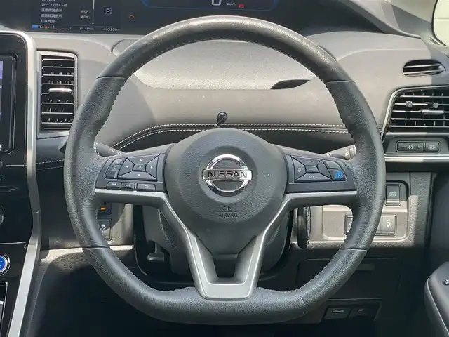 日産 セレナ e－パワー ハイウェイスター V 岐阜県 2018(平30)年 4.4万km ミントホワイトP セーフティパックB（OP）/・プロパイロット/・踏み間違い衝突防止アシスト/・標識検知機能/・インテリジェントパーキングアシスト/・インテリジェントルームミラー/・ふらつき警報/車線逸脱防止支援/・フロント＆バッククリアランスソナー/・電動Pブレーキ/オートブレーキホールド/・ヒーター付ドアミラー/ステアリングスイッチ/・カーテン＆サイドエアバッグ/前席シートヒーター/ステアリングヒーター（OP）/オートデュアルエアコン/リヤヒーターダクト（OP）/KENWOOD製9インチナビ/（フルセグTV/CD/DVD/Bluetooth）/全周囲カメラ/全方位運転支援システム/ハンズフリー両側パワースライドドア/2列目・3列目USB電源ソケット/純正15インチAW/純正フロアマット/ドアバイザー/ETC/スマートキー×2