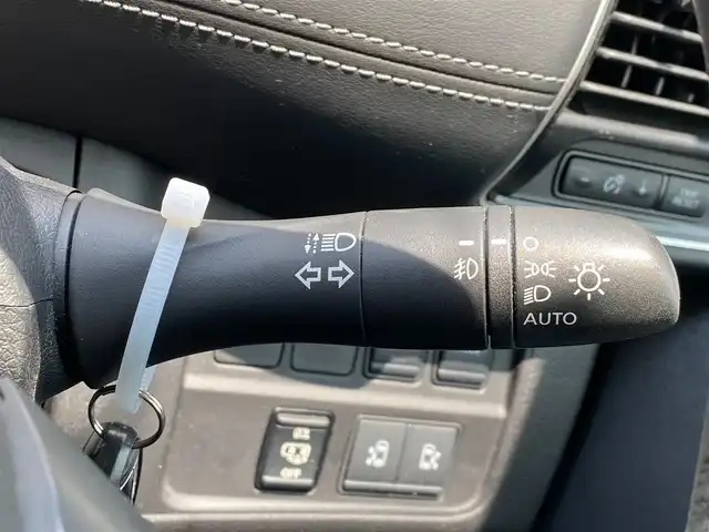 日産 セレナ e－パワー ハイウェイスター V 岐阜県 2018(平30)年 4.4万km ミントホワイトP セーフティパックB（OP）/・プロパイロット/・踏み間違い衝突防止アシスト/・標識検知機能/・インテリジェントパーキングアシスト/・インテリジェントルームミラー/・ふらつき警報/車線逸脱防止支援/・フロント＆バッククリアランスソナー/・電動Pブレーキ/オートブレーキホールド/・ヒーター付ドアミラー/ステアリングスイッチ/・カーテン＆サイドエアバッグ/前席シートヒーター/ステアリングヒーター（OP）/オートデュアルエアコン/リヤヒーターダクト（OP）/KENWOOD製9インチナビ/（フルセグTV/CD/DVD/Bluetooth）/全周囲カメラ/全方位運転支援システム/ハンズフリー両側パワースライドドア/2列目・3列目USB電源ソケット/純正15インチAW/純正フロアマット/ドアバイザー/ETC/スマートキー×2