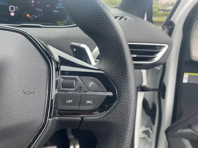 プジョー ３００８ GT ハイブリッド4 福岡県 2022(令4)年 1.4万km パールⅡ ・サンルーフ/・アクティブクルーズコントロール/・純正メモリーナビ/USB/Bluetooth/AppleCarPlay/・全方位カメラ/・ハーフレザーシート/シートヒーター/・社外前後ドライブレコーダー/・フルセグ/・社外ETC/・純正18AW/・プッシュスタート/・パーキングアシスト/・スマートキー/・スペアキー/・運転席パワーシート/・レーンキープアシスト/・オートライト/・LEDライト/・保証書
