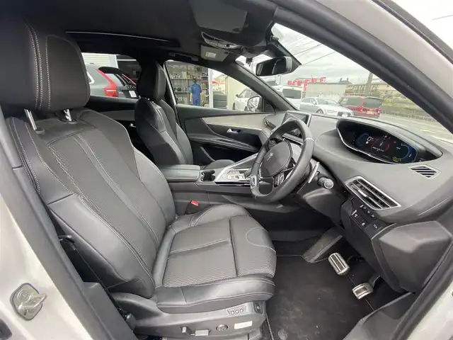 プジョー ３００８ GT ハイブリッド4 福岡県 2022(令4)年 1.4万km パールⅡ ・サンルーフ/・アクティブクルーズコントロール/・純正メモリーナビ/USB/Bluetooth/AppleCarPlay/・全方位カメラ/・ハーフレザーシート/シートヒーター/・社外前後ドライブレコーダー/・フルセグ/・社外ETC/・純正18AW/・プッシュスタート/・パーキングアシスト/・スマートキー/・スペアキー/・運転席パワーシート/・レーンキープアシスト/・オートライト/・LEDライト/・保証書