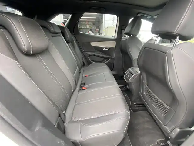 プジョー ３００８ GT ハイブリッド4 福岡県 2022(令4)年 1.4万km パールⅡ ・サンルーフ/・アクティブクルーズコントロール/・純正メモリーナビ/USB/Bluetooth/AppleCarPlay/・全方位カメラ/・ハーフレザーシート/シートヒーター/・社外前後ドライブレコーダー/・フルセグ/・社外ETC/・純正18AW/・プッシュスタート/・パーキングアシスト/・スマートキー/・スペアキー/・運転席パワーシート/・レーンキープアシスト/・オートライト/・LEDライト/・保証書