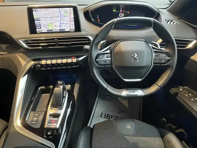プジョー ３００８ GT ハイブリッド4 高知県 2022(令4)年 1.4万km パールⅡ ・サンルーフ/・アクティブクルーズコントロール/・純正メモリーナビ/USB/Bluetooth/AppleCarPlay/・全方位カメラ/・ハーフレザーシート/シートヒーター/・社外前後ドライブレコーダー/・フルセグ/・社外ETC/・純正18AW/・プッシュスタート/・パーキングアシスト/・スマートキー/・スペアキー/・運転席パワーシート/・レーンキープアシスト/・オートライト/・LEDライト/・保証書