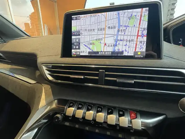 プジョー ３００８ GT ハイブリッド4 高知県 2022(令4)年 1.4万km パールⅡ ・サンルーフ/・アクティブクルーズコントロール/・純正メモリーナビ/USB/Bluetooth/AppleCarPlay/・全方位カメラ/・ハーフレザーシート/シートヒーター/・社外前後ドライブレコーダー/・フルセグ/・社外ETC/・純正18AW/・プッシュスタート/・パーキングアシスト/・スマートキー/・スペアキー/・運転席パワーシート/・レーンキープアシスト/・オートライト/・LEDライト/・保証書