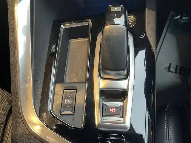 プジョー ３００８ GT ハイブリッド4 高知県 2022(令4)年 1.4万km パールⅡ ・サンルーフ/・アクティブクルーズコントロール/・純正メモリーナビ/USB/Bluetooth/AppleCarPlay/・全方位カメラ/・ハーフレザーシート/シートヒーター/・社外前後ドライブレコーダー/・フルセグ/・社外ETC/・純正18AW/・プッシュスタート/・パーキングアシスト/・スマートキー/・スペアキー/・運転席パワーシート/・レーンキープアシスト/・オートライト/・LEDライト/・保証書