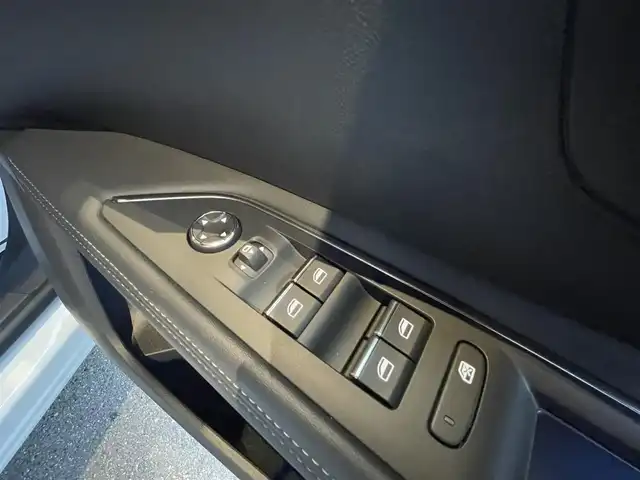 プジョー ３００８ GT ハイブリッド4 高知県 2022(令4)年 1.4万km パールⅡ ・サンルーフ/・アクティブクルーズコントロール/・純正メモリーナビ/USB/Bluetooth/AppleCarPlay/・全方位カメラ/・ハーフレザーシート/シートヒーター/・社外前後ドライブレコーダー/・フルセグ/・社外ETC/・純正18AW/・プッシュスタート/・パーキングアシスト/・スマートキー/・スペアキー/・運転席パワーシート/・レーンキープアシスト/・オートライト/・LEDライト/・保証書
