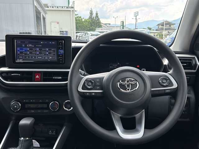 トヨタ ライズ G 山梨県 2022(令4)年 2.5万km ブラックマイカメタリック 純正メモリナビ/フルセグTV　BT/バックカメラ/ビルトインETC/スマートアシスト/前後コーナーセンサー/BSM/RCTA/ライトレベライザー/オートライト/ウインカーミラー/スマートキー/純正15インチAW