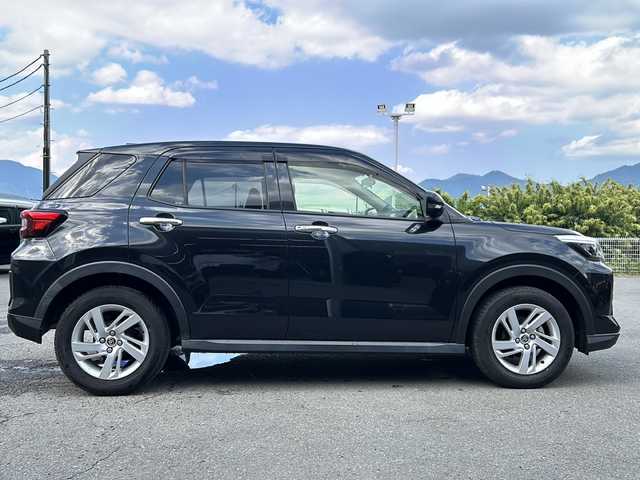 トヨタ ライズ G 山梨県 2022(令4)年 2.5万km ブラックマイカメタリック 純正メモリナビ/フルセグTV　BT/バックカメラ/ビルトインETC/スマートアシスト/前後コーナーセンサー/BSM/RCTA/ライトレベライザー/オートライト/ウインカーミラー/スマートキー/純正15インチAW
