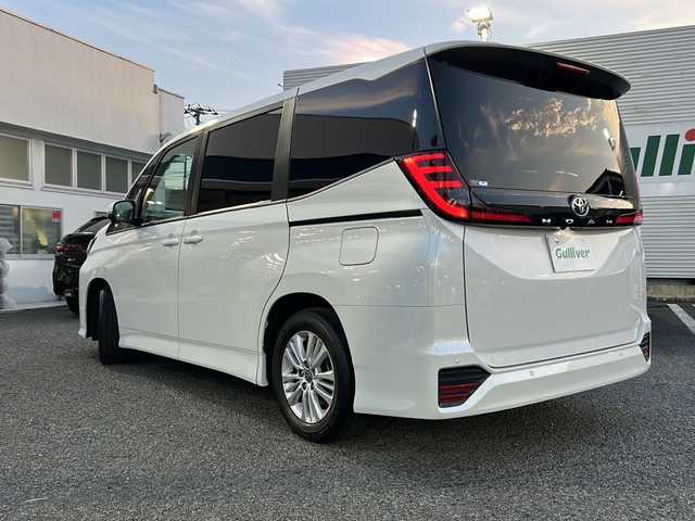 トヨタ ノア S－G 東京都 2023(令5)年 1.6万km ホワイトパールクリスタルシャイン ワンオーナー/純正ディスプレイオーディオ10.5インチ/フルセグTV/DVDプレイヤー/AppleCarplay/バックカメラ　ETC2.0/プリクラッシュセーフティ/レーンディパーチャーアラート/レーダークルーズコントロール/レーントレーシングアシスト/ロードサインアシスト/オートマチックハイビーム/プロアクティブドライビングアシスト/片側側パワースライドドア/コーナーセンサー/ステアリングスイッチ/純正15インチアルミホイール/LEDヘッドライト/オートライト/スマートキー×２/純正フロアマット