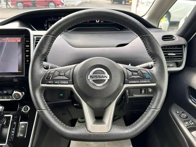 日産 セレナ ハイウェイスター V 宮城県 2021(令3)年 7.9万km ブリリアントホワイトパール セーフティパックA/・SRSエアバッグ（サイド/カーテン）/・インテリジェントアラウンドビューモニター/・インテリジェントルームミラー/・ふらつき警報/・ヒーター付ドアミラー/リアオートエアコン/3列目ヒーターダクト/＝＝＝/インテリジェントエマージェンシーブレーキ/後側方車両検知警報/後側方衝突防止支援システム/後退時車両検知警報/前方衝突予測警報/踏み間違い衝突防止アシスト/車線逸脱警報/車線逸脱防止支援システム/標識検知警報/コーナーセンサー/純正10インチナビ/・CD/DVD/・Blu-ray/・Bluetooth/・フルセグTV/ビルトインETC/ドライブレコーダー/ハンズフリーパワースライドドア（両側）/革巻きステアリング/ステアリングスイッチ/電動パーキングブレーキ/ブレーキホールド/LEDヘッドランプ/フォグランプ/オートライト/スマートキー＆プッシュスタート/電動格納ミラー/純正16インチAW/純正フロアマット/純正ドアバイザー/Wエアバッグ