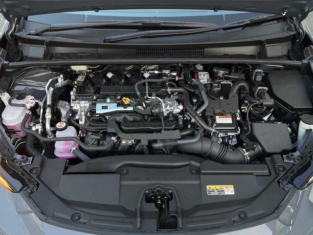 トヨタ プリウス Z 山口県 2025(令7)年 0.4万km グレー メーカーOPパノラマルーフ/12.3インチディスプレイオーディオ（コネクティッドナビ対応）Plus/・ナビ機能/・AM/FM/USB/Miracast/Apple CarPlay/・フルセグテレビ/・Bluetooth/パノラミックビューモニター/ETC2.0/ステアリングスイッチ/マルチインフォメーションディスプレイ/ワイヤレス充電/アクセサリーコンセント/レザーシート/前席エアーシート/前席シートヒーター/純正フロアマット/19インチ純正アルミホイール/電動パーキングブレーキ/オートブレーキホールド/電動リアゲート/スマートキー/スペアキー有/プッシュアップスタート/LEDヘッドライト/オートライト/フォグランプ/Toyota Safety Sense/・プリクラッシュセーフティ/・レーントレーシングアシスト/・レーンディパーチャーアラート/・レーダークルーズコントロール/・アダプティブハイビームシステム／オートマチックハイビーム/ブラインドスポットモニター/盗難防止装置