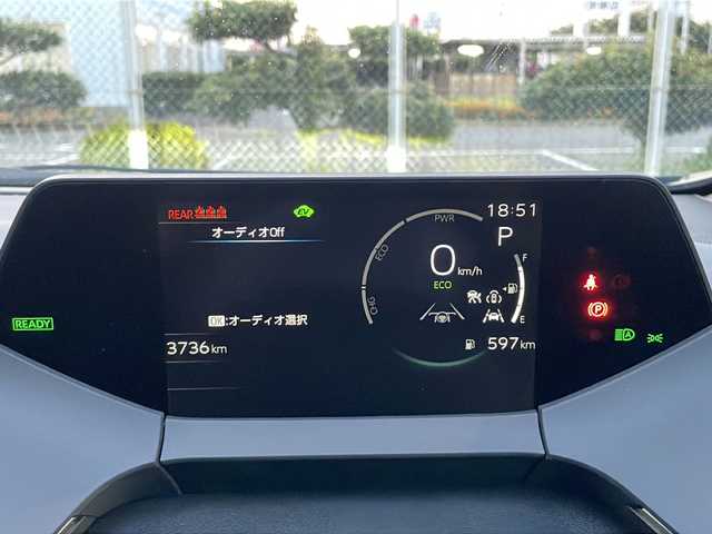 トヨタ プリウス Z 山口県 2025(令7)年 0.4万km グレー メーカーOPパノラマルーフ/12.3インチディスプレイオーディオ（コネクティッドナビ対応）Plus/・ナビ機能/・AM/FM/USB/Miracast/Apple CarPlay/・フルセグテレビ/・Bluetooth/パノラミックビューモニター/ETC2.0/ステアリングスイッチ/マルチインフォメーションディスプレイ/ワイヤレス充電/アクセサリーコンセント/レザーシート/前席エアーシート/前席シートヒーター/純正フロアマット/19インチ純正アルミホイール/電動パーキングブレーキ/オートブレーキホールド/電動リアゲート/スマートキー/スペアキー有/プッシュアップスタート/LEDヘッドライト/オートライト/フォグランプ/Toyota Safety Sense/・プリクラッシュセーフティ/・レーントレーシングアシスト/・レーンディパーチャーアラート/・レーダークルーズコントロール/・アダプティブハイビームシステム／オートマチックハイビーム/ブラインドスポットモニター/盗難防止装置