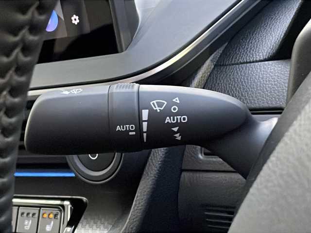 トヨタ プリウス Z 山口県 2025(令7)年 0.4万km グレー メーカーOPパノラマルーフ/12.3インチディスプレイオーディオ（コネクティッドナビ対応）Plus/・ナビ機能/・AM/FM/USB/Miracast/Apple CarPlay/・フルセグテレビ/・Bluetooth/パノラミックビューモニター/ETC2.0/ステアリングスイッチ/マルチインフォメーションディスプレイ/ワイヤレス充電/アクセサリーコンセント/レザーシート/前席エアーシート/前席シートヒーター/純正フロアマット/19インチ純正アルミホイール/電動パーキングブレーキ/オートブレーキホールド/電動リアゲート/スマートキー/スペアキー有/プッシュアップスタート/LEDヘッドライト/オートライト/フォグランプ/Toyota Safety Sense/・プリクラッシュセーフティ/・レーントレーシングアシスト/・レーンディパーチャーアラート/・レーダークルーズコントロール/・アダプティブハイビームシステム／オートマチックハイビーム/ブラインドスポットモニター/盗難防止装置
