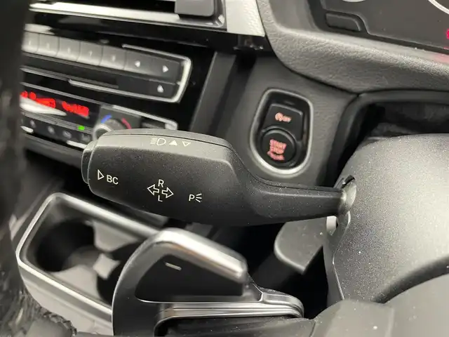 ＢＭＷ ４２０ｉ グランクーペ Mスポーツ 大分県 2015(平27)年 3.5万km アルピンホワイトⅢ 純正ナビ/（ＣＤ・ＤＶＤ・ＢＴ・ＵＳＢ・ＡＵＸ）/社外エアロ/（フロントリップ/トランクスポイラー）/バックカメラ/インテリジェントセーフティ/・衝突警告・歩行者警告・車線逸脱警告/アダクティブクルーズコントロール/前席パワーシート/・Ｄ席メモリー機能付き/マニュアルモード付/パドルシフト/ミラー一体型ＥＴＣ/アイドリングストップ/プッシュスタート/キセノンヘッドライト/社外マフラー（３ＤＤｅｓｉｇｎ）/社外19インチＡＷ（ラグジーヘインズ）/保証書・取扱説明書/スペアキー