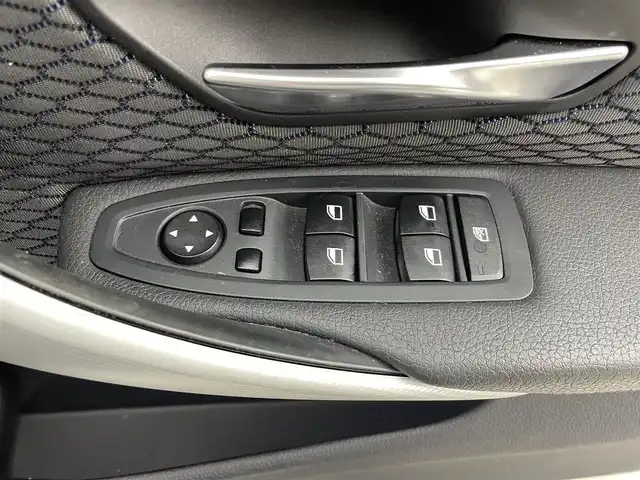 ＢＭＷ ４２０ｉ グランクーペ Mスポーツ 大分県 2015(平27)年 3.5万km アルピンホワイトⅢ 純正ナビ/（ＣＤ・ＤＶＤ・ＢＴ・ＵＳＢ・ＡＵＸ）/社外エアロ/（フロントリップ/トランクスポイラー）/バックカメラ/インテリジェントセーフティ/・衝突警告・歩行者警告・車線逸脱警告/アダクティブクルーズコントロール/前席パワーシート/・Ｄ席メモリー機能付き/マニュアルモード付/パドルシフト/ミラー一体型ＥＴＣ/アイドリングストップ/プッシュスタート/キセノンヘッドライト/社外マフラー（３ＤＤｅｓｉｇｎ）/社外19インチＡＷ（ラグジーヘインズ）/保証書・取扱説明書/スペアキー