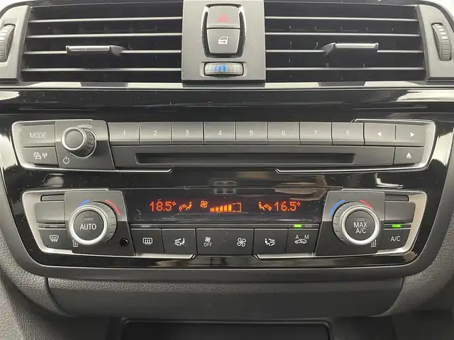 ＢＭＷ ４２０ｉ グランクーペ Mスポーツ 大分県 2015(平27)年 3.5万km アルピンホワイトⅢ 純正ナビ/（ＣＤ・ＤＶＤ・ＢＴ・ＵＳＢ・ＡＵＸ）/社外エアロ/（フロントリップ/トランクスポイラー）/バックカメラ/インテリジェントセーフティ/・衝突警告・歩行者警告・車線逸脱警告/アダクティブクルーズコントロール/前席パワーシート/・Ｄ席メモリー機能付き/マニュアルモード付/パドルシフト/ミラー一体型ＥＴＣ/アイドリングストップ/プッシュスタート/キセノンヘッドライト/社外マフラー（３ＤＤｅｓｉｇｎ）/社外19インチＡＷ（ラグジーヘインズ）/保証書・取扱説明書/スペアキー