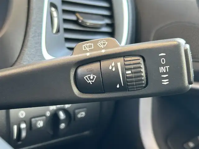 ボルボ Ｖ４０ D4 キネティック 群馬県 2018(平30)年 6.9万km アイスホワイト HDDナビ/Bluetooth/バックカメラ/コーナーセンサー/アダプティブクルーズコントロール/レーンキープアシスト/衝突軽減防止システム/純正１６インチアルミホイール/LEDヘッドライト/オートライト/スマートキー /ETC/スペアキー×1/保証書/取扱説明書