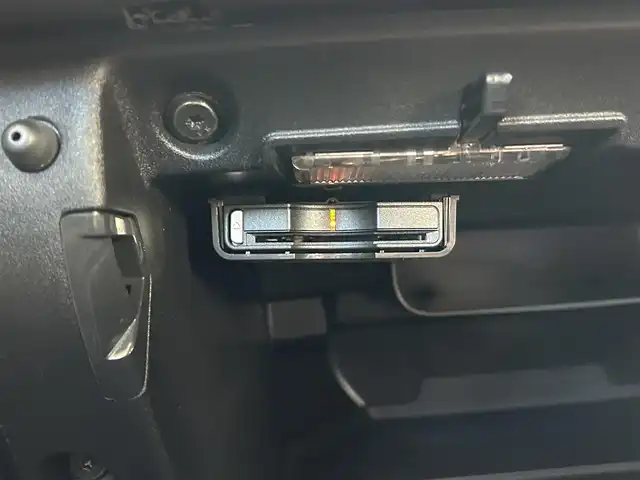 ボルボ Ｖ４０ D4 キネティック 群馬県 2018(平30)年 6.9万km アイスホワイト HDDナビ/Bluetooth/バックカメラ/コーナーセンサー/アダプティブクルーズコントロール/レーンキープアシスト/衝突軽減防止システム/純正１６インチアルミホイール/LEDヘッドライト/オートライト/スマートキー /ETC/スペアキー×1/保証書/取扱説明書