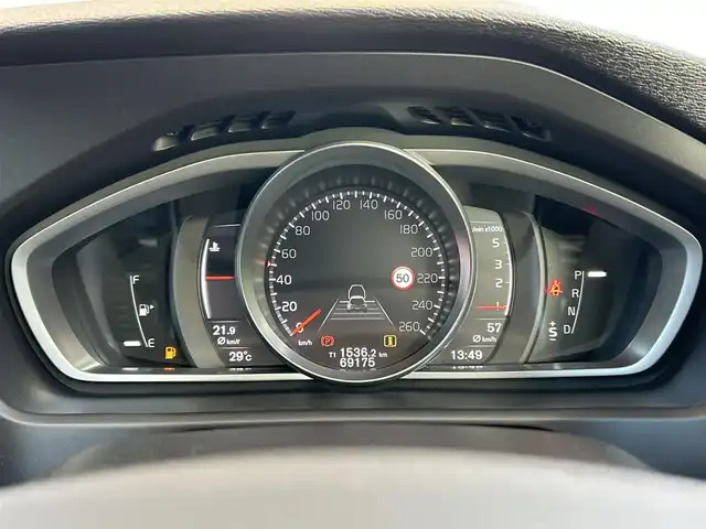 ボルボ Ｖ４０ D4 キネティック 群馬県 2018(平30)年 6.9万km アイスホワイト HDDナビ/Bluetooth/バックカメラ/コーナーセンサー/アダプティブクルーズコントロール/レーンキープアシスト/衝突軽減防止システム/純正１６インチアルミホイール/LEDヘッドライト/オートライト/スマートキー /ETC/スペアキー×1/保証書/取扱説明書