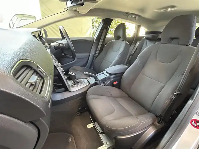 ボルボ Ｖ４０ D4 キネティック 群馬県 2018(平30)年 6.9万km アイスホワイト HDDナビ/Bluetooth/バックカメラ/コーナーセンサー/アダプティブクルーズコントロール/レーンキープアシスト/衝突軽減防止システム/純正１６インチアルミホイール/LEDヘッドライト/オートライト/スマートキー /ETC/スペアキー×1/保証書/取扱説明書
