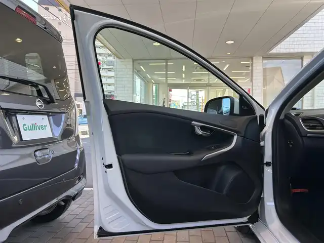 ボルボ Ｖ４０ D4 キネティック 群馬県 2018(平30)年 6.9万km アイスホワイト HDDナビ/Bluetooth/バックカメラ/コーナーセンサー/アダプティブクルーズコントロール/レーンキープアシスト/衝突軽減防止システム/純正１６インチアルミホイール/LEDヘッドライト/オートライト/スマートキー /ETC/スペアキー×1/保証書/取扱説明書