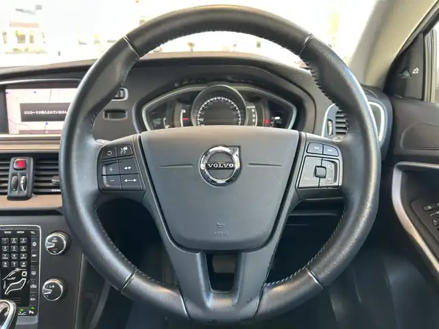 ボルボ Ｖ４０ D4 キネティック 群馬県 2018(平30)年 6.9万km アイスホワイト HDDナビ/Bluetooth/バックカメラ/コーナーセンサー/アダプティブクルーズコントロール/レーンキープアシスト/衝突軽減防止システム/純正１６インチアルミホイール/LEDヘッドライト/オートライト/スマートキー /ETC/スペアキー×1/保証書/取扱説明書