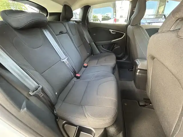ボルボ Ｖ４０ D4 キネティック 群馬県 2018(平30)年 6.9万km アイスホワイト HDDナビ/Bluetooth/バックカメラ/コーナーセンサー/アダプティブクルーズコントロール/レーンキープアシスト/衝突軽減防止システム/純正１６インチアルミホイール/LEDヘッドライト/オートライト/スマートキー /ETC/スペアキー×1/保証書/取扱説明書