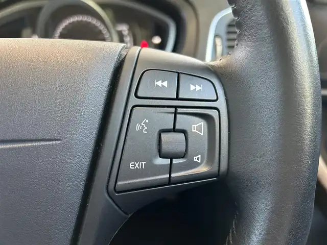 ボルボ Ｖ４０ D4 キネティック 群馬県 2018(平30)年 6.9万km アイスホワイト HDDナビ/Bluetooth/バックカメラ/コーナーセンサー/アダプティブクルーズコントロール/レーンキープアシスト/衝突軽減防止システム/純正１６インチアルミホイール/LEDヘッドライト/オートライト/スマートキー /ETC/スペアキー×1/保証書/取扱説明書
