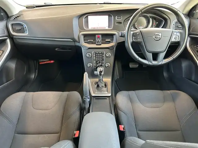 ボルボ Ｖ４０ D4 キネティック 群馬県 2018(平30)年 6.9万km アイスホワイト HDDナビ/Bluetooth/バックカメラ/コーナーセンサー/アダプティブクルーズコントロール/レーンキープアシスト/衝突軽減防止システム/純正１６インチアルミホイール/LEDヘッドライト/オートライト/スマートキー /ETC/スペアキー×1/保証書/取扱説明書
