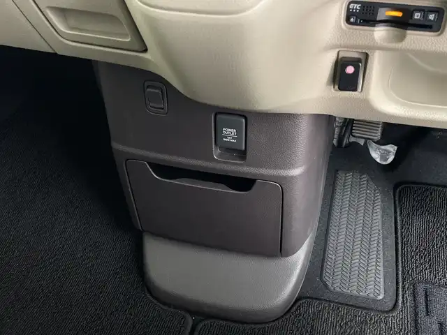 ホンダ Ｎ ＢＯＸ G L ホンダセンシング 鹿児島県 2020(令2)年 4.9万km プラチナホワイトパール ホンダセンシング/純正9インチナビ/BTオーディオ/CD/DVD/FM/AM/純正ビルトインETC/左パワースライドドア/テレビキャンセラー/ステアリングリモコン/レーダークルーズコントロール/レーンキープアシスト/純正前後ドラレコ/前席シートヒーター/スペアキ－/アイドリングストップ/純正フリップダウンおニター/バックカメラ/純正フロアマット/純正ドアバイザー