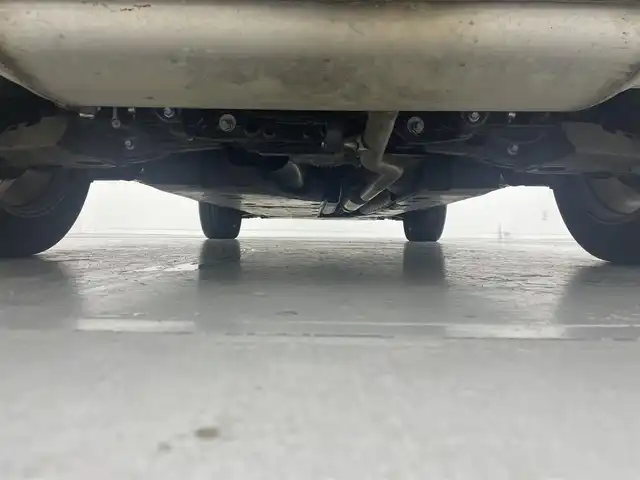 トヨタ ＲＡＶ４ G 茨城県 2019(令1)年 1.7万km ホワイトパールクリスタルシャイン ・社外９インチメモリーナビ/・フルセグＴＶ/・Bluetooth対応/・ビルトインＥＴＣ/・前方ドライブレコーダー/・ステアリングヒーター/・シートヒーター（運転席・助手席）/・ＬＥＤヘッドライト/・純正１８インチＴＷ/・４ＷＤ/・電動リアゲート/・ルーフレール