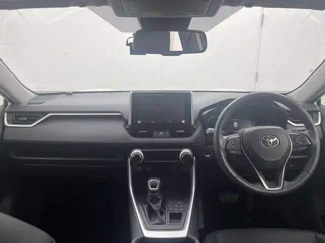 トヨタ ＲＡＶ４ G 茨城県 2019(令1)年 1.7万km ホワイトパールクリスタルシャイン ・社外９インチメモリーナビ/・フルセグＴＶ/・Bluetooth対応/・ビルトインＥＴＣ/・前方ドライブレコーダー/・ステアリングヒーター/・シートヒーター（運転席・助手席）/・ＬＥＤヘッドライト/・純正１８インチＴＷ/・４ＷＤ/・電動リアゲート/・ルーフレール