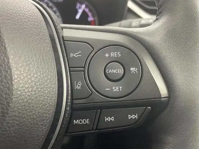 トヨタ ＲＡＶ４ G 茨城県 2019(令1)年 1.7万km ホワイトパールクリスタルシャイン ・社外９インチメモリーナビ/・フルセグＴＶ/・Bluetooth対応/・ビルトインＥＴＣ/・前方ドライブレコーダー/・ステアリングヒーター/・シートヒーター（運転席・助手席）/・ＬＥＤヘッドライト/・純正１８インチＴＷ/・４ＷＤ/・電動リアゲート/・ルーフレール