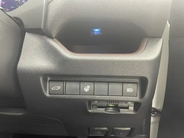 トヨタ ＲＡＶ４ G 茨城県 2019(令1)年 1.7万km ホワイトパールクリスタルシャイン ・社外９インチメモリーナビ/・フルセグＴＶ/・Bluetooth対応/・ビルトインＥＴＣ/・前方ドライブレコーダー/・ステアリングヒーター/・シートヒーター（運転席・助手席）/・ＬＥＤヘッドライト/・純正１８インチＴＷ/・４ＷＤ/・電動リアゲート/・ルーフレール