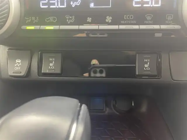 トヨタ ＲＡＶ４ G 茨城県 2019(令1)年 1.7万km ホワイトパールクリスタルシャイン ・社外９インチメモリーナビ/・フルセグＴＶ/・Bluetooth対応/・ビルトインＥＴＣ/・前方ドライブレコーダー/・ステアリングヒーター/・シートヒーター（運転席・助手席）/・ＬＥＤヘッドライト/・純正１８インチＴＷ/・４ＷＤ/・電動リアゲート/・ルーフレール