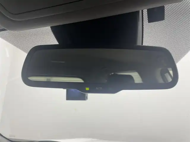 トヨタ ＲＡＶ４ G 茨城県 2019(令1)年 1.7万km ホワイトパールクリスタルシャイン ・社外９インチメモリーナビ/・フルセグＴＶ/・Bluetooth対応/・ビルトインＥＴＣ/・前方ドライブレコーダー/・ステアリングヒーター/・シートヒーター（運転席・助手席）/・ＬＥＤヘッドライト/・純正１８インチＴＷ/・４ＷＤ/・電動リアゲート/・ルーフレール