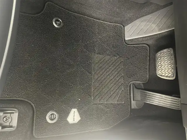 トヨタ ＲＡＶ４ G 茨城県 2019(令1)年 1.7万km ホワイトパールクリスタルシャイン ・社外９インチメモリーナビ/・フルセグＴＶ/・Bluetooth対応/・ビルトインＥＴＣ/・前方ドライブレコーダー/・ステアリングヒーター/・シートヒーター（運転席・助手席）/・ＬＥＤヘッドライト/・純正１８インチＴＷ/・４ＷＤ/・電動リアゲート/・ルーフレール