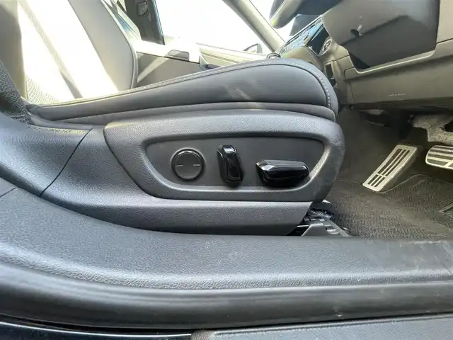 レクサス ＥＳ 300h Fスポーツ 愛媛県 2022(令4)年 2.9万km グラファイトブラックガラスフレーク 登録時走行距離：28690km/メーカーオプション純正SDナビ/AM/FM/フルセグTV/Bluetooth/マークレビンソン/ビルトインETC2.0/サンルーフ/全周囲カメラ/電動リアゲート/パドルシフト/追従クルコン/レザーシート/デジタルインナーミラー/横滑り防止装置/盗難防止装置/レーンキープアシスト/LEDヘッドライト/オートライト/オートハイビーム/エンジンスタートボタン/スマートキー/スペアキー/純正アルミホイール/純正フロアマット/シートーヒーター/エアシート/シートメモリ