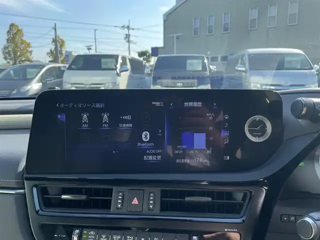 レクサス ＥＳ 300h Fスポーツ 愛媛県 2022(令4)年 2.9万km グラファイトブラックガラスフレーク 登録時走行距離：28690km/メーカーオプション純正SDナビ/AM/FM/フルセグTV/Bluetooth/マークレビンソン/ビルトインETC2.0/サンルーフ/全周囲カメラ/電動リアゲート/パドルシフト/追従クルコン/レザーシート/デジタルインナーミラー/横滑り防止装置/盗難防止装置/レーンキープアシスト/LEDヘッドライト/オートライト/オートハイビーム/エンジンスタートボタン/スマートキー/スペアキー/純正アルミホイール/純正フロアマット/シートーヒーター/エアシート/シートメモリ