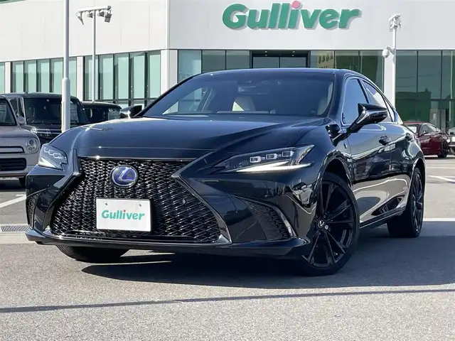 レクサス ＥＳ 300h Fスポーツ 愛媛県 2022(令4)年 2.9万km グラファイトブラックガラスフレーク 登録時走行距離：28690km/メーカーオプション純正SDナビ/AM/FM/フルセグTV/Bluetooth/マークレビンソン/ビルトインETC2.0/サンルーフ/全周囲カメラ/電動リアゲート/パドルシフト/追従クルコン/レザーシート/デジタルインナーミラー/横滑り防止装置/盗難防止装置/レーンキープアシスト/LEDヘッドライト/オートライト/オートハイビーム/エンジンスタートボタン/スマートキー/スペアキー/純正アルミホイール/純正フロアマット/シートーヒーター/エアシート/シートメモリ