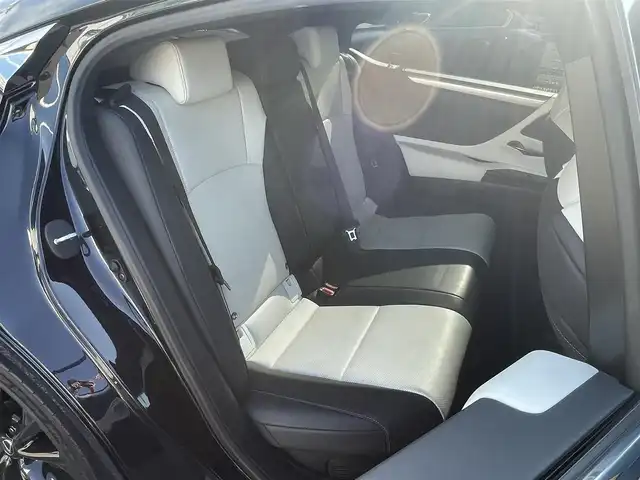 レクサス ＥＳ 300h Fスポーツ 愛媛県 2022(令4)年 2.9万km グラファイトブラックガラスフレーク 登録時走行距離：28690km/メーカーオプション純正SDナビ/AM/FM/フルセグTV/Bluetooth/マークレビンソン/ビルトインETC2.0/サンルーフ/全周囲カメラ/電動リアゲート/パドルシフト/追従クルコン/レザーシート/デジタルインナーミラー/横滑り防止装置/盗難防止装置/レーンキープアシスト/LEDヘッドライト/オートライト/オートハイビーム/エンジンスタートボタン/スマートキー/スペアキー/純正アルミホイール/純正フロアマット/シートーヒーター/エアシート/シートメモリ