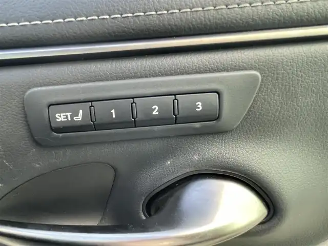 レクサス ＥＳ 300h Fスポーツ 愛媛県 2022(令4)年 2.9万km グラファイトブラックガラスフレーク 登録時走行距離：28690km/メーカーオプション純正SDナビ/AM/FM/フルセグTV/Bluetooth/マークレビンソン/ビルトインETC2.0/サンルーフ/全周囲カメラ/電動リアゲート/パドルシフト/追従クルコン/レザーシート/デジタルインナーミラー/横滑り防止装置/盗難防止装置/レーンキープアシスト/LEDヘッドライト/オートライト/オートハイビーム/エンジンスタートボタン/スマートキー/スペアキー/純正アルミホイール/純正フロアマット/シートーヒーター/エアシート/シートメモリ