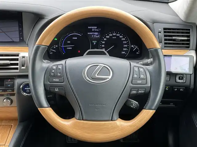 レクサス ＬＳ 600hL エグゼクティブP 道央・札幌 2016(平28)年 6万km ブラック ４WD/マークレビンソン/サンルーフ/純正メーカーナビ/CD/DVD/BT/フルセグ/純正後席モニター/衝突被害軽減ブレーキ/横滑り防止装置/レーダークルーズコントロール/レーンキープアシスト/クリアランスソナー/ブラインドスポットモニター/バックカメラ/ビルトインETC2.0/ドライブレコーダー/EVMODE/SNOWMODE/DRIVEMODE切替/自動防眩ミラー/電動トランクリッド/全席パワーシート/全席シートヒーター/全席エアシート/全席メモリーシート/レザーシート/革巻きウッドコンビステアリング/ステアリングリモコン/ハンドルヒーター/MTモード付AT/電動パーキング/オートブレーキホールド/レーダー探知機/プッシュスタート/スマートキー/LEDヘッドライト/オートライト/オートハイビーム/フォグランプ/電動格納ミラー/ヒーテッドドアミラー/ウィンカーミラー/純正フロアマット/ドアバイザー/スペアキー/カードキー/純正リモートスタート