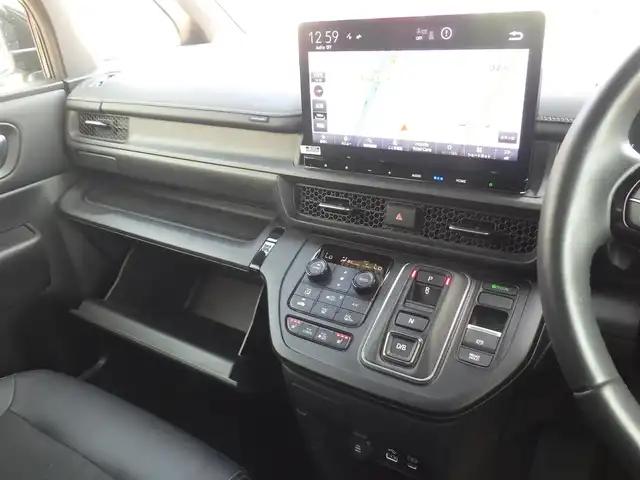 ホンダ ステップワゴン スパーダ eHEV 千葉県 2024(令6)年 1.9万km トワイライトミストブラックパール ホンダセンシング/・衝突軽減ブレーキ（CMBS）/・車線維持支援システム（LKAS）/・アダプティブクルーズコントロール（ACC）/・後方誤発進抑制機能/・誤発進抑制機能/・後方誤発進抑制機能/両側パワースライドドア/ハーフレザーシート/前席シートヒーター/11.4インチ純正コネクトナビ/地デジTV/【DVD/CD再生機能　Bluetooth接続】/マルチビューカメラシステム/ドライブレコーダー（前後撮影）【ZDR-038】/デジタルインナーミラー/パドルシフト/ETC/LEDヘッドライト/フォグライト/ウインカーミラー/コーナーセンサー/純正16インチアルミホイル/サイド/カーテンエアバッグ/Honda スマートキー