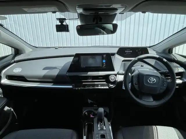 トヨタ プリウス X 滋賀県 2023(令5)年 1.3万km スーパーホワイトⅡ 純正ナビ/(Bluetooth/フルセグ/CD/DVD/AM/FM)/トヨタセーフティーセンス/・プリクラッシュセーフティ/・レーダークルーズコントロール/・標識認識/・オートハイビーム/LEDオートライト/クリアランスソナー/後方車接近告知/ブラインドスポットモニター/電動パーキング/ブレーキホールド/ビルトインETC/ドライブレコーダー/USB/100V電源