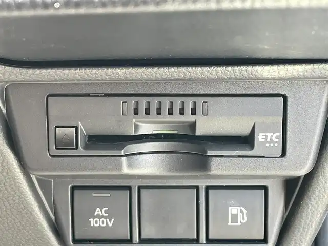 トヨタ プリウス X 滋賀県 2023(令5)年 1.3万km スーパーホワイトⅡ 純正ナビ/(Bluetooth/フルセグ/CD/DVD/AM/FM)/トヨタセーフティーセンス/・プリクラッシュセーフティ/・レーダークルーズコントロール/・標識認識/・オートハイビーム/LEDオートライト/クリアランスソナー/後方車接近告知/ブラインドスポットモニター/電動パーキング/ブレーキホールド/ビルトインETC/ドライブレコーダー/USB/100V電源