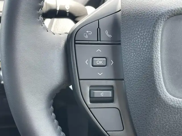 トヨタ プリウス X 滋賀県 2023(令5)年 1.3万km スーパーホワイトⅡ 純正ナビ/(Bluetooth/フルセグ/CD/DVD/AM/FM)/トヨタセーフティーセンス/・プリクラッシュセーフティ/・レーダークルーズコントロール/・標識認識/・オートハイビーム/LEDオートライト/クリアランスソナー/後方車接近告知/ブラインドスポットモニター/電動パーキング/ブレーキホールド/ビルトインETC/ドライブレコーダー/USB/100V電源
