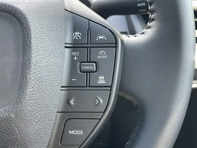 トヨタ プリウス X 滋賀県 2023(令5)年 1.3万km スーパーホワイトⅡ 純正ナビ/(Bluetooth/フルセグ/CD/DVD/AM/FM)/トヨタセーフティーセンス/・プリクラッシュセーフティ/・レーダークルーズコントロール/・標識認識/・オートハイビーム/LEDオートライト/クリアランスソナー/後方車接近告知/ブラインドスポットモニター/電動パーキング/ブレーキホールド/ビルトインETC/ドライブレコーダー/USB/100V電源