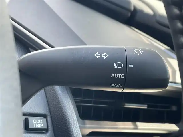 トヨタ プリウス X 滋賀県 2023(令5)年 1.3万km スーパーホワイトⅡ 純正ナビ/(Bluetooth/フルセグ/CD/DVD/AM/FM)/トヨタセーフティーセンス/・プリクラッシュセーフティ/・レーダークルーズコントロール/・標識認識/・オートハイビーム/LEDオートライト/クリアランスソナー/後方車接近告知/ブラインドスポットモニター/電動パーキング/ブレーキホールド/ビルトインETC/ドライブレコーダー/USB/100V電源