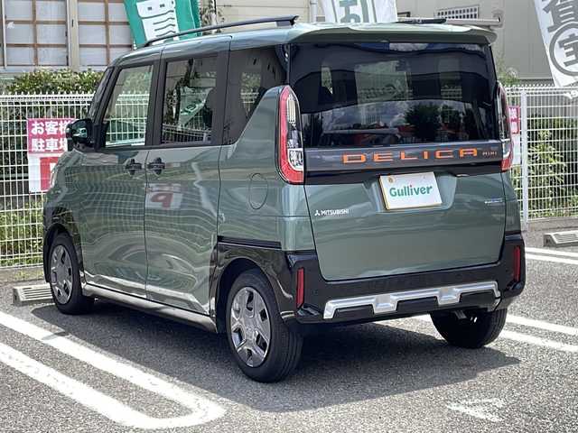 三菱 デリカミニ G 兵庫県 2024(令6)年 0.7万km 緑 登録時走行距離6236km/彩速ナビ/地デジTV/Bluetooth/バックカメラ/パワースライドドア/e-アシスト（運転支援機能）/LEDヘッドランプ/前後ドライブレコーダー/ブラックドアミラー/合皮/ブラック調ファブリック撥水シート/シートヒーター（前席）/スマートキー/エンジンプッシュスタート/ブラックルーフレール/保証書/取説/スペアキー